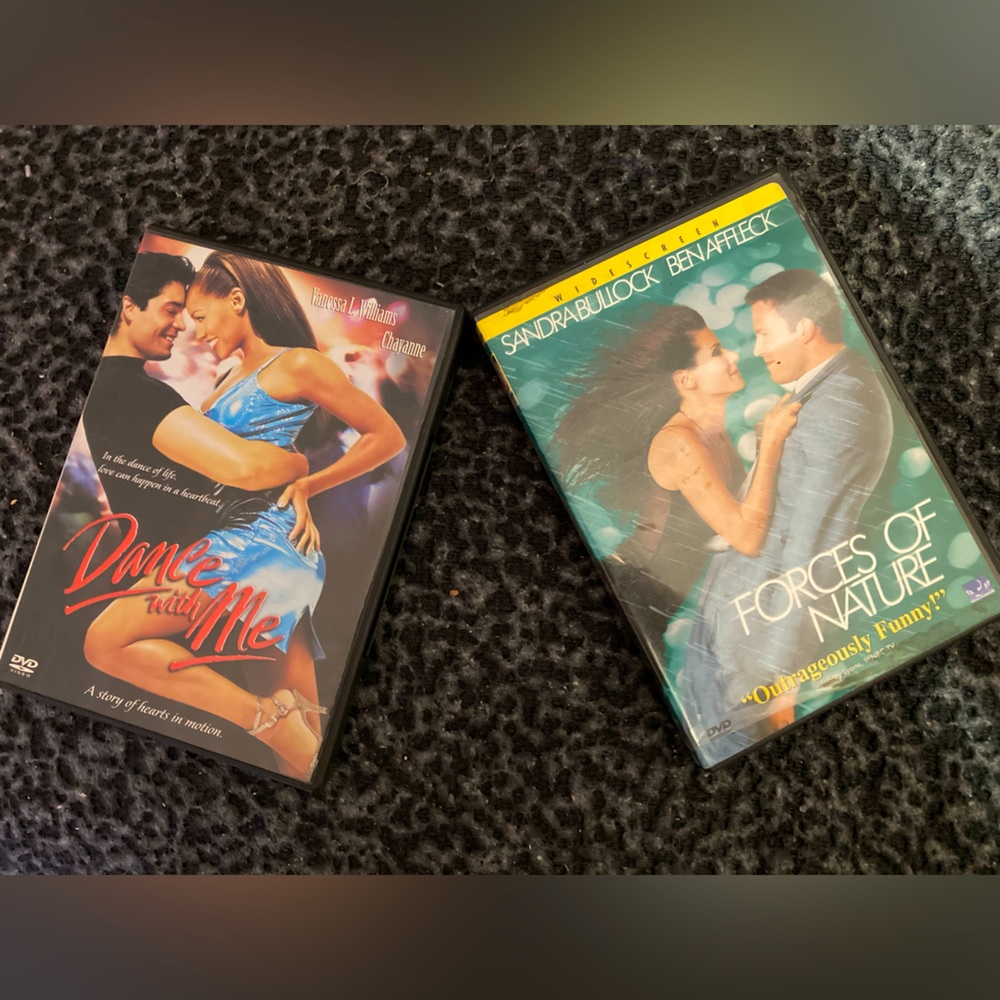 2 DVDs